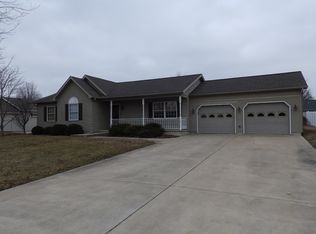 3 Pheasant Ln, Pittsfield, IL 62363