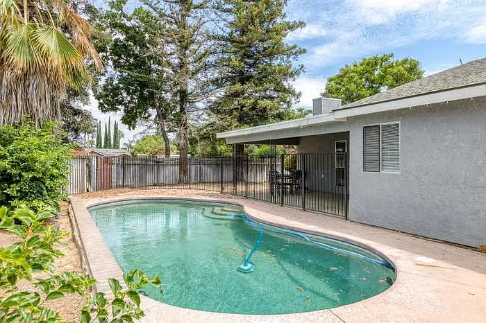 6205 N Barcus Ave — Photo 23