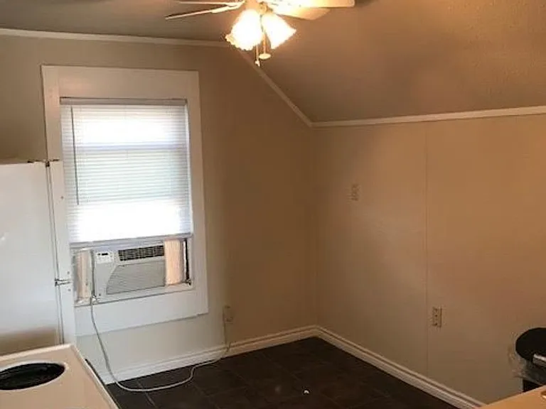 1906 Austin Ave — Photo 5