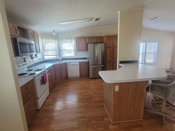 5th image of 108 Williams St