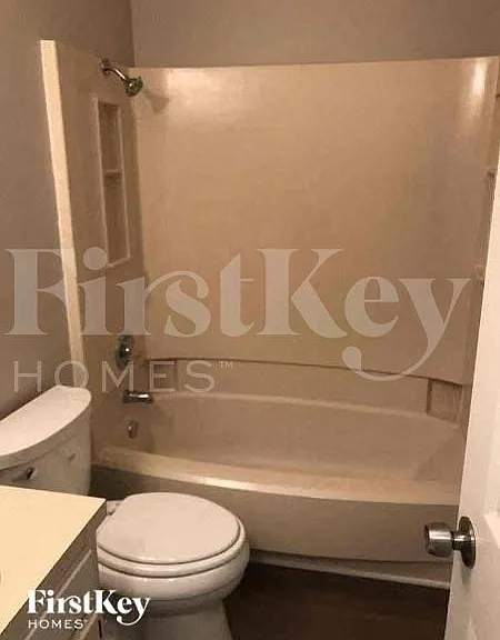 940 Ridgeway Dr — Photo 9