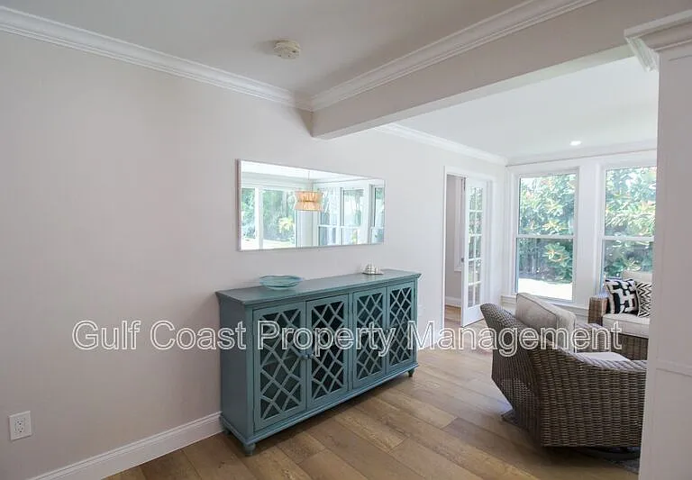 691 Russell St — Photo 31