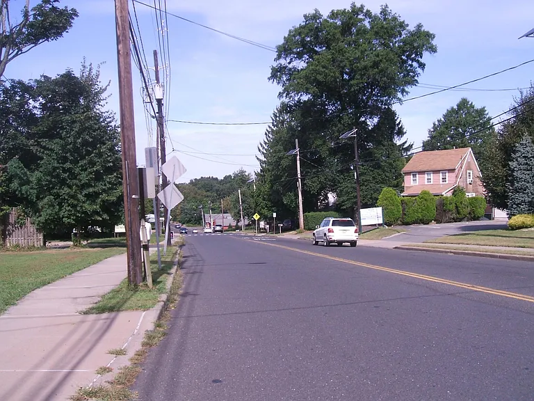 2111 Oak Tree Rd — Photo 7