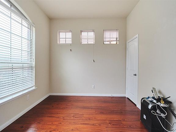 4th image of 728 Kelley Ct