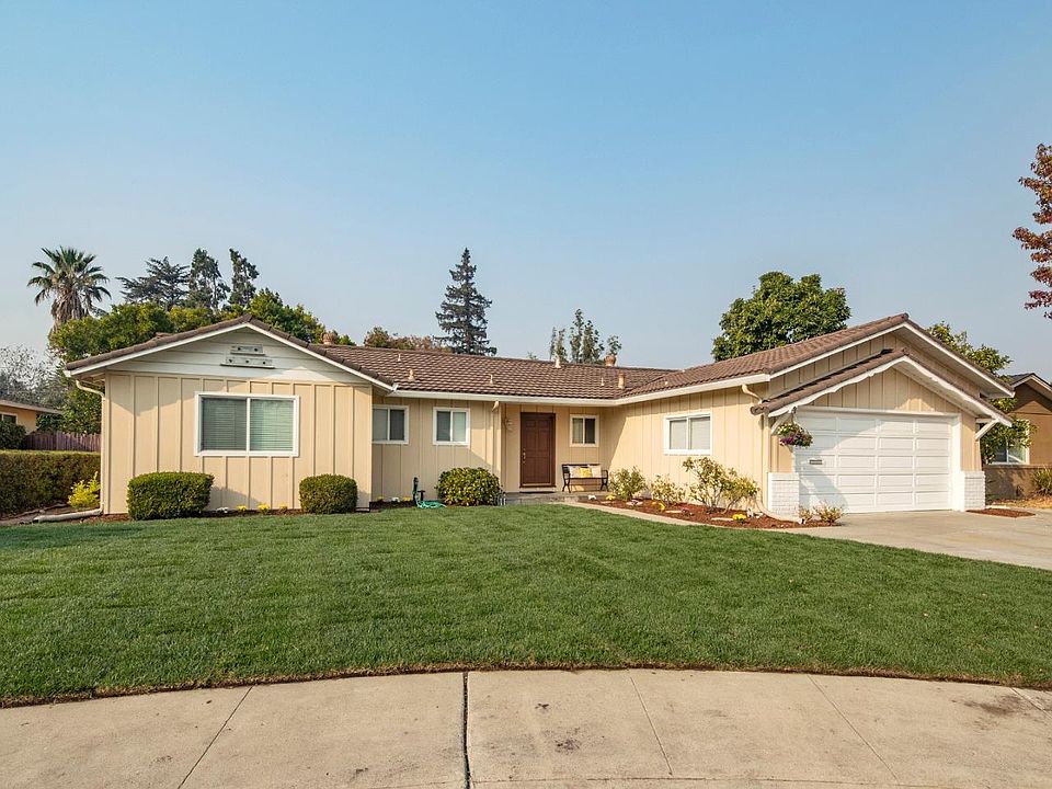 1st image of 885 Dogwood Ct