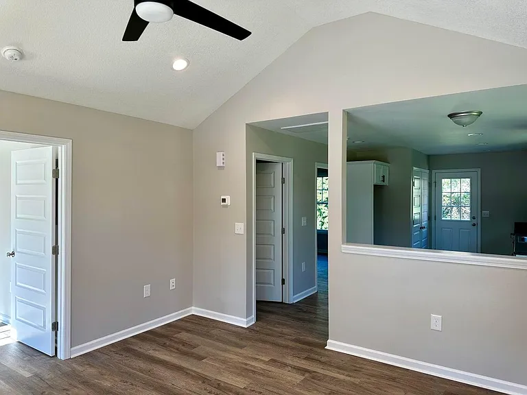 1739 20th St NE — Photo 5