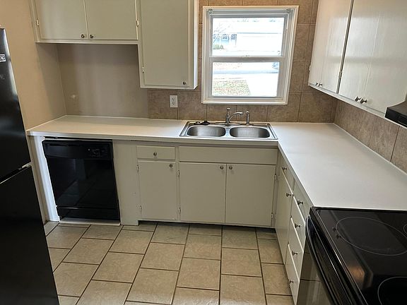 3rd image of 8637 Floyd St