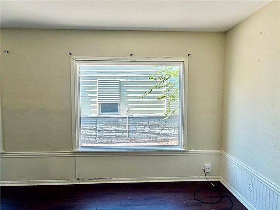 2nd image of 802 Indiana Ave