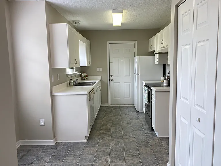121 Fawnbrook Dr — Photo 4