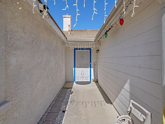 5th image of 2451 N El Capitan Ave