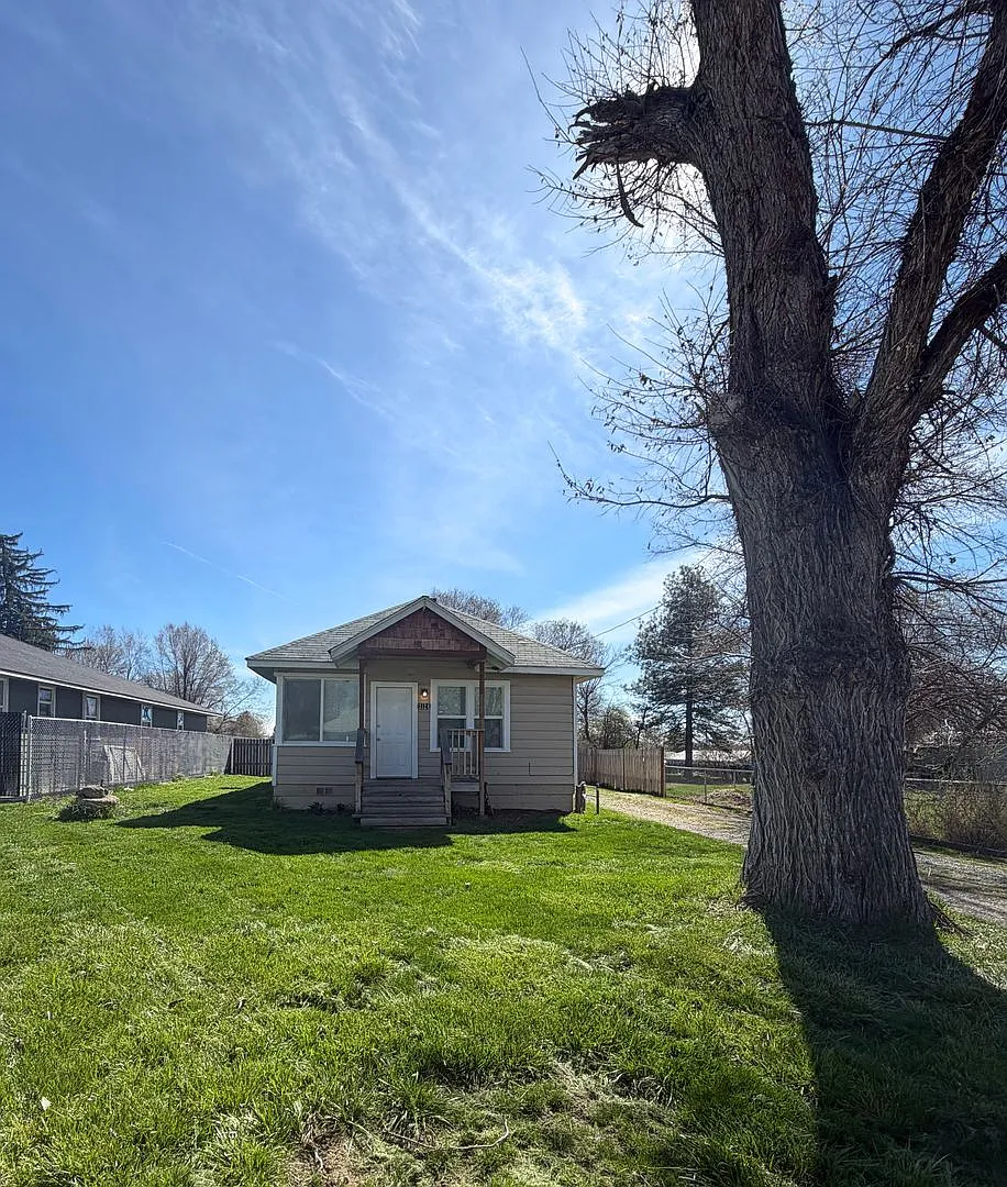 3124 Sunset Ct photo 1