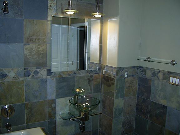All slate with jucuzi tub