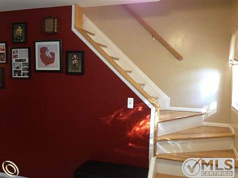 3rd image of 1044 W Elmwood Ave