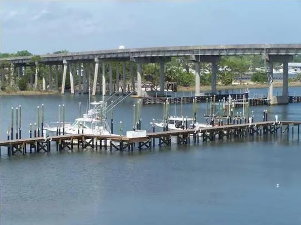 105 Anglers Harbor Ct, Carrabelle, FL 32322