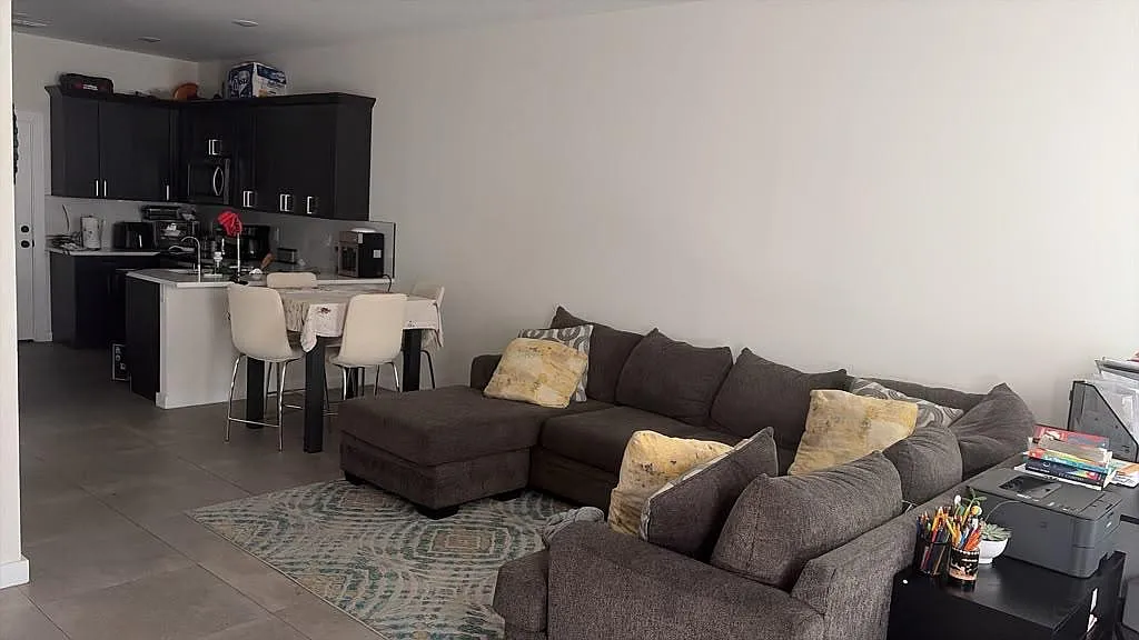 2 bed, 850 sqft, $1,600 — Photo 3