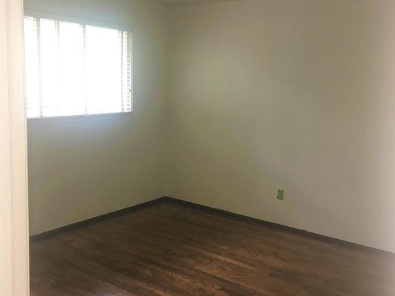 5th image of 10404 Alderbrook Pl NW