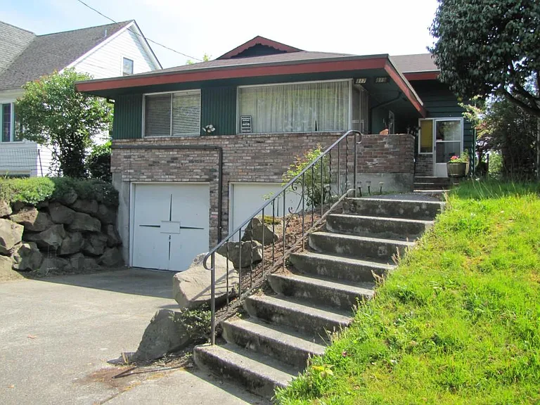 819 NW Market St — Photo 10