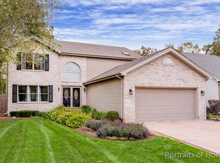 50 Chestnut Ct, Elgin, IL 60120