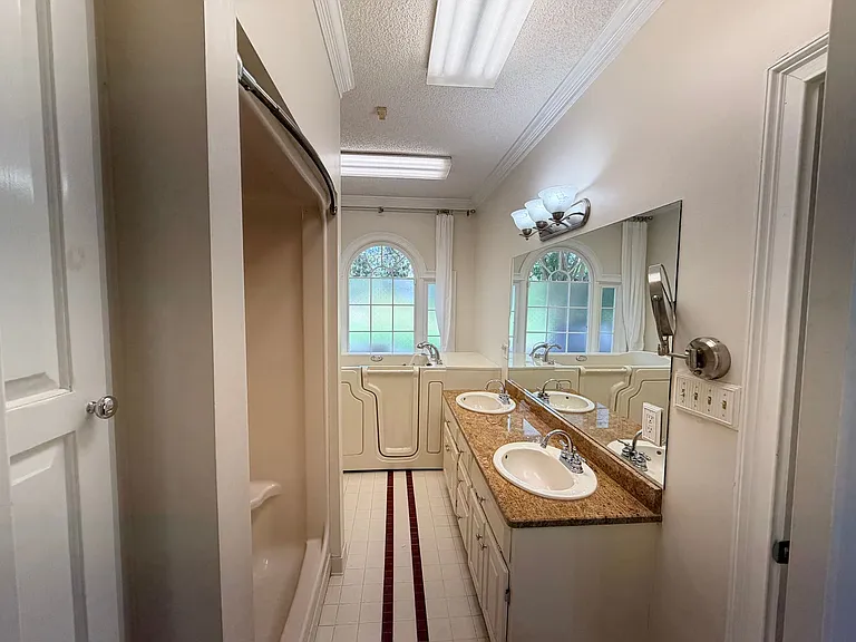 1009 Williamsburg Dr — Photo 30