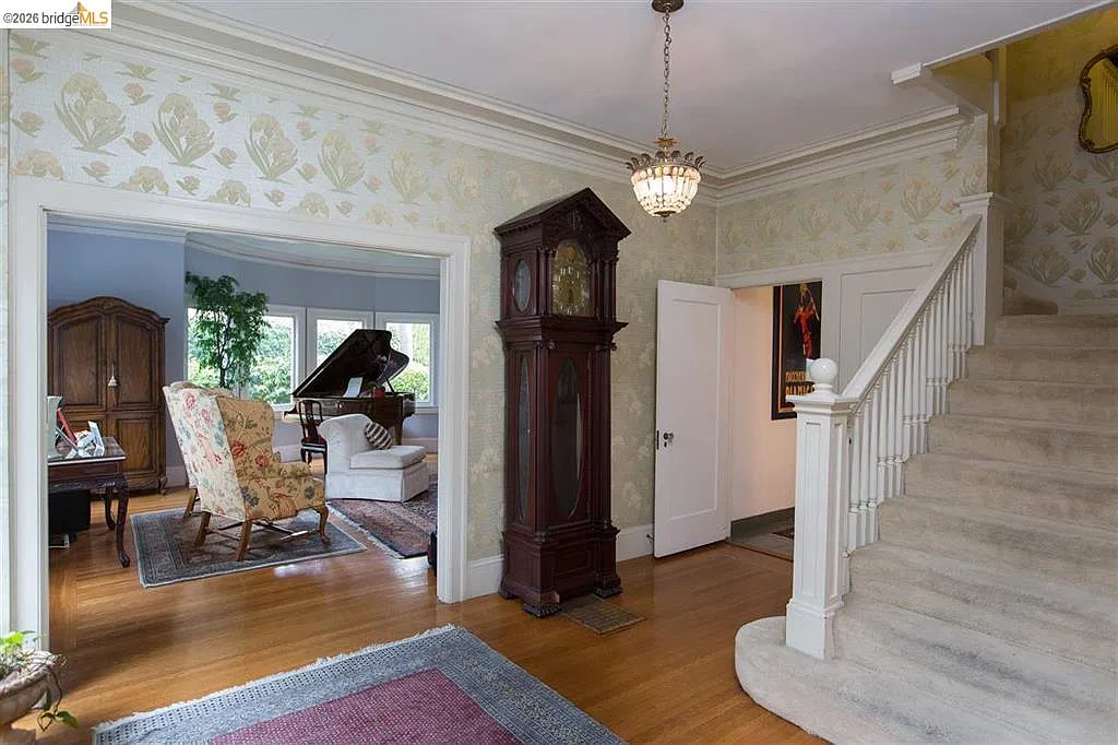 3 bed, 3500 sqft, $12,000 — Photo 2