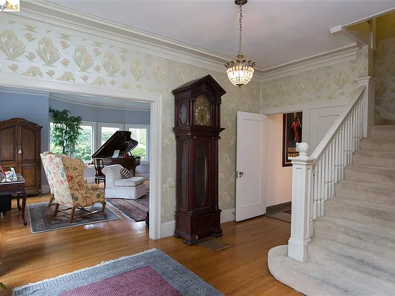 16 Craig Ave — Photo 2