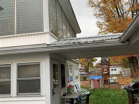 5th image of 2241 Valley Dr
