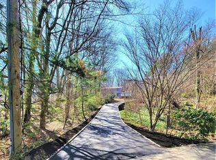 17 Overbrook Dr, Centerport, NY 11721