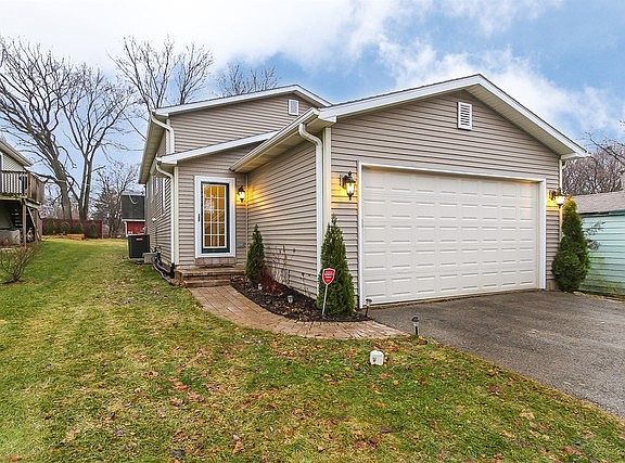 3rd image of 24731 W Hawthorne Dr