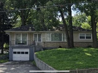4113 W Crystal Lake Rd, McHenry, IL
