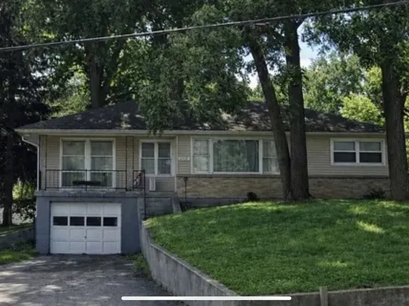 4113 W Crystal Lake Rd, McHenry, IL 60050