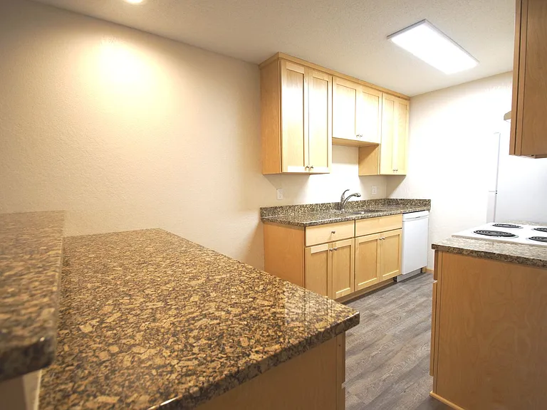 Larpenteur Estates Apartments — Photo 86