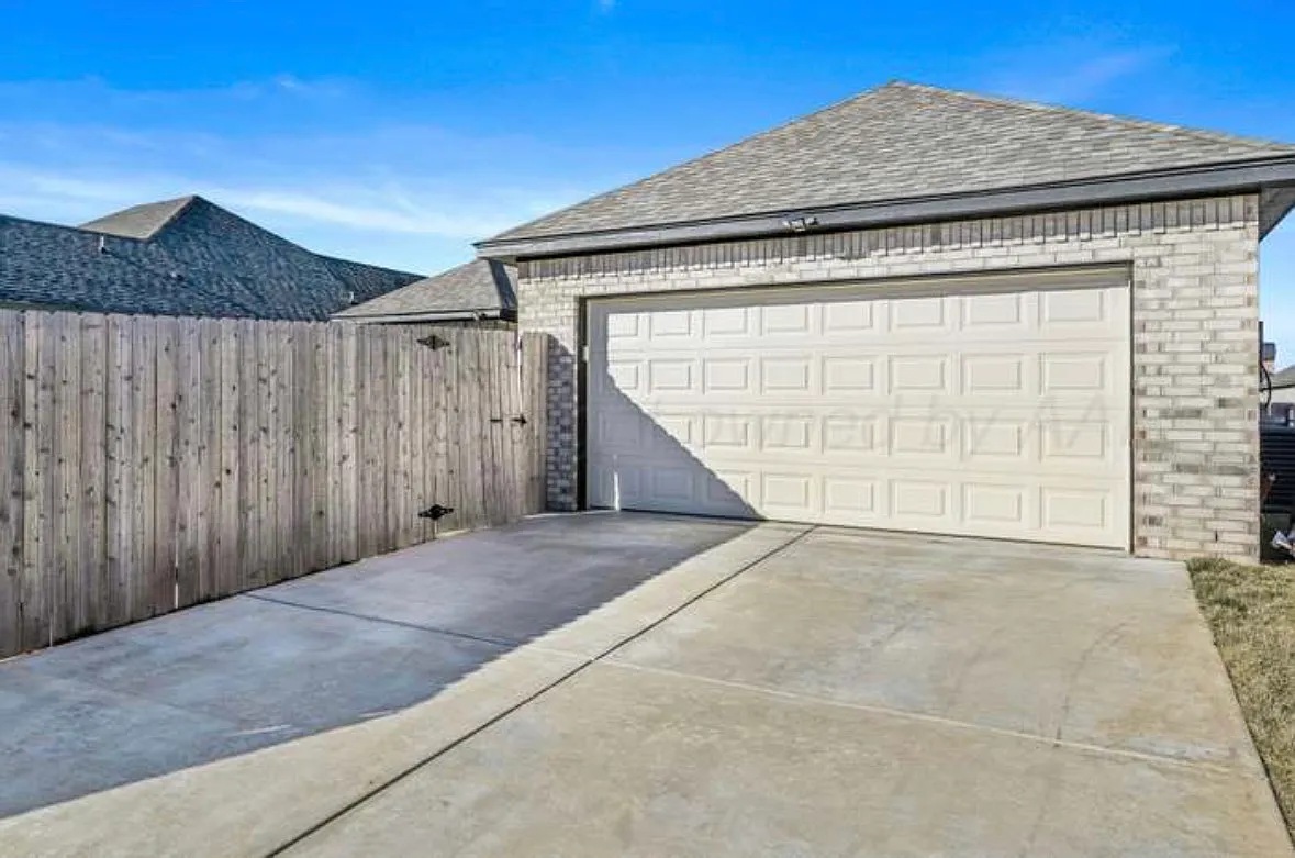 3 bed, 1625 sqft, $2,700 — Photo 3