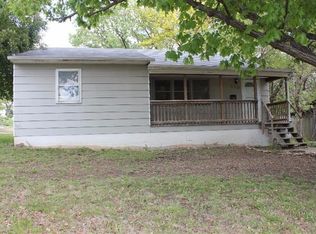 710 10th St, Clay Center, KS 67432