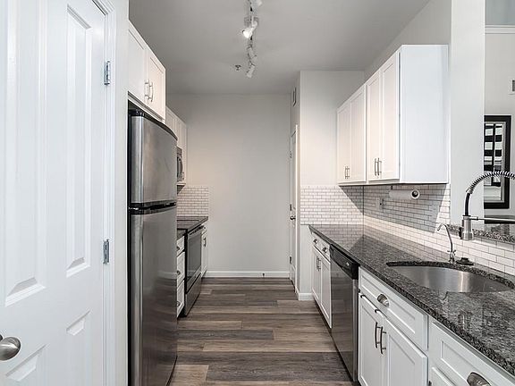 5th image of 1000 Providence Pl APT 402