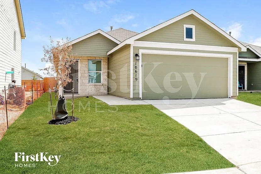 4 bed, 2.0 bath, 1627 sqft, $1,785 — Photo 2