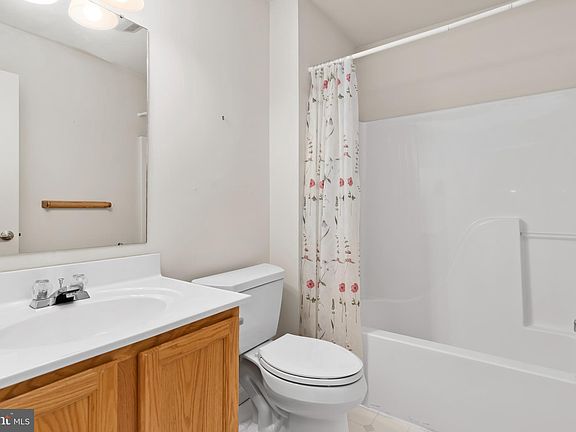 2nd image of 520 Brighton Pl