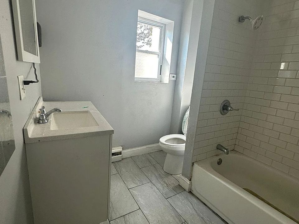 2nd image of 145 Grand St #D