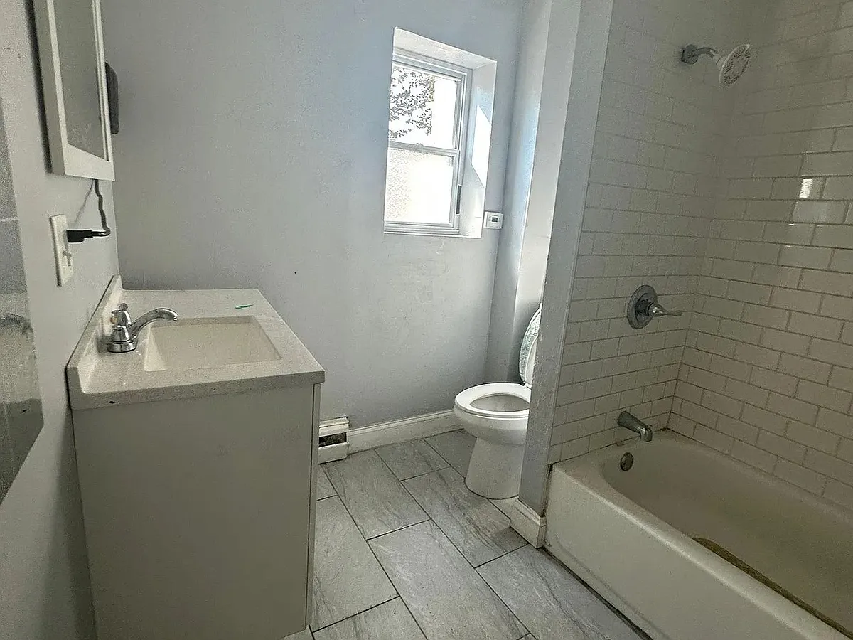 Building Photo - 145 Grand St #D