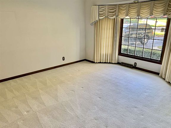 3rd image of 4614 Sequoia Cir