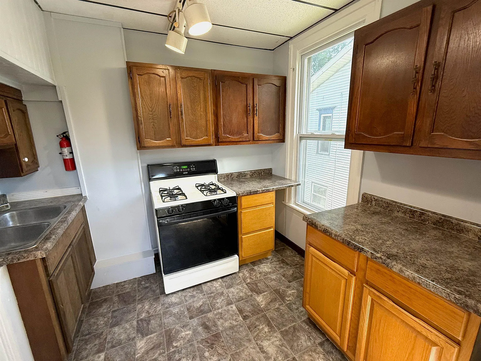 2 bed, 1.0 bath, 530 sqft, $850 — Photo 2