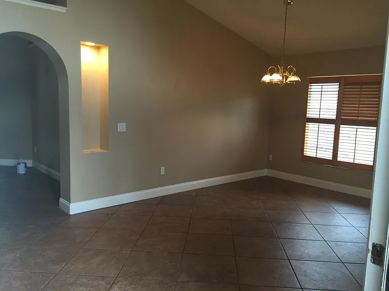 2409 Clareside Dr — Photo 11
