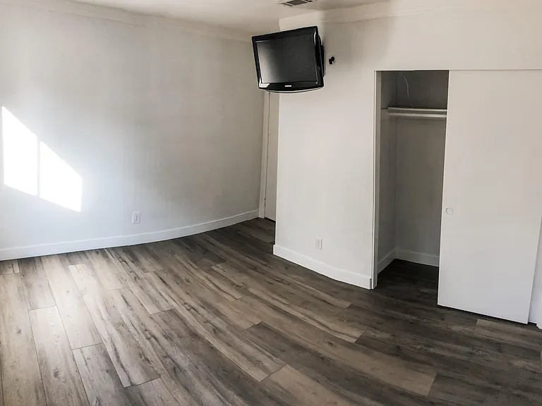 1202 Cambria Ct — Photo 13