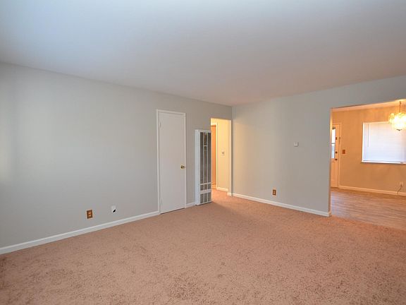 2nd image of 4430 Hamilton Ave APT B