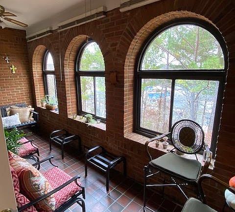 Enclosed balcony/sunroom