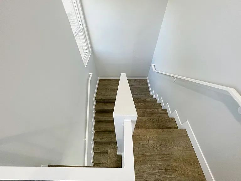 2641 S Budlong Ave — Photo 12