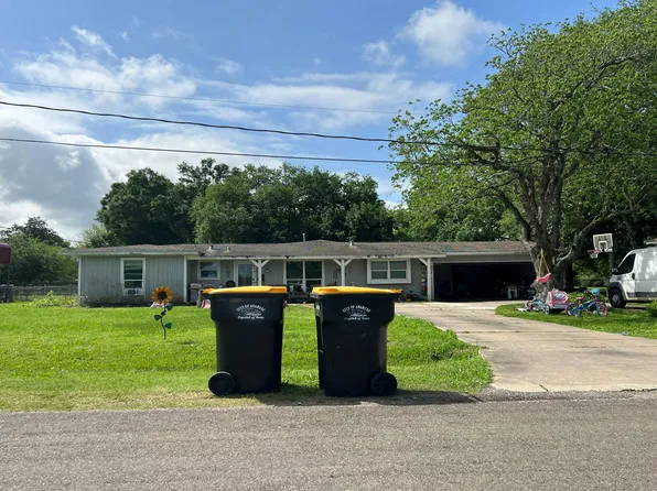 612 Light St, Anahuac, TX 77514