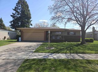 2722 McAlpine Dr, Warren, MI 48092