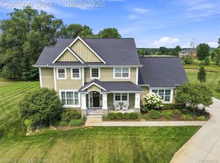 8275 Stonebrook Ln, Clarkston, MI 48348