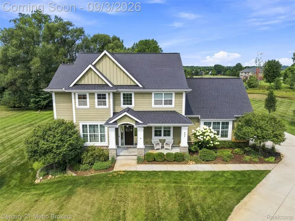 8275 Stonebrook Ln, Clarkston, MI 48348