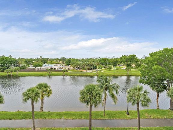 3rd image of 16850 S Glades Drive #2g